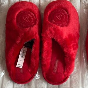 NWT Victoria’s Secret Faux Fur Red closed toe slippers  
S & L
Valentines Day!